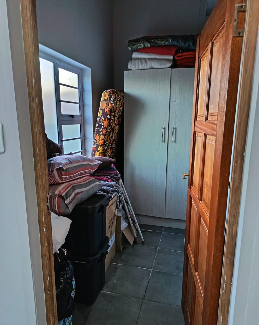 5 Bedroom Property for Sale in Seemeeu Park Western Cape
